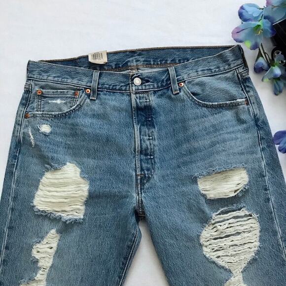 Levi's NWOT 501 Light Wash Distressed Straight Jeans Men 36 x 32 - Picture 3 of 10